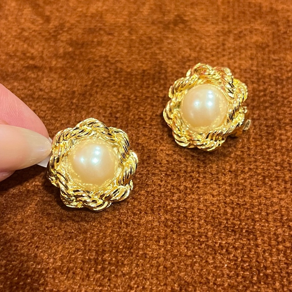 Clip-on Earrings - Heaven Mayhem vibes